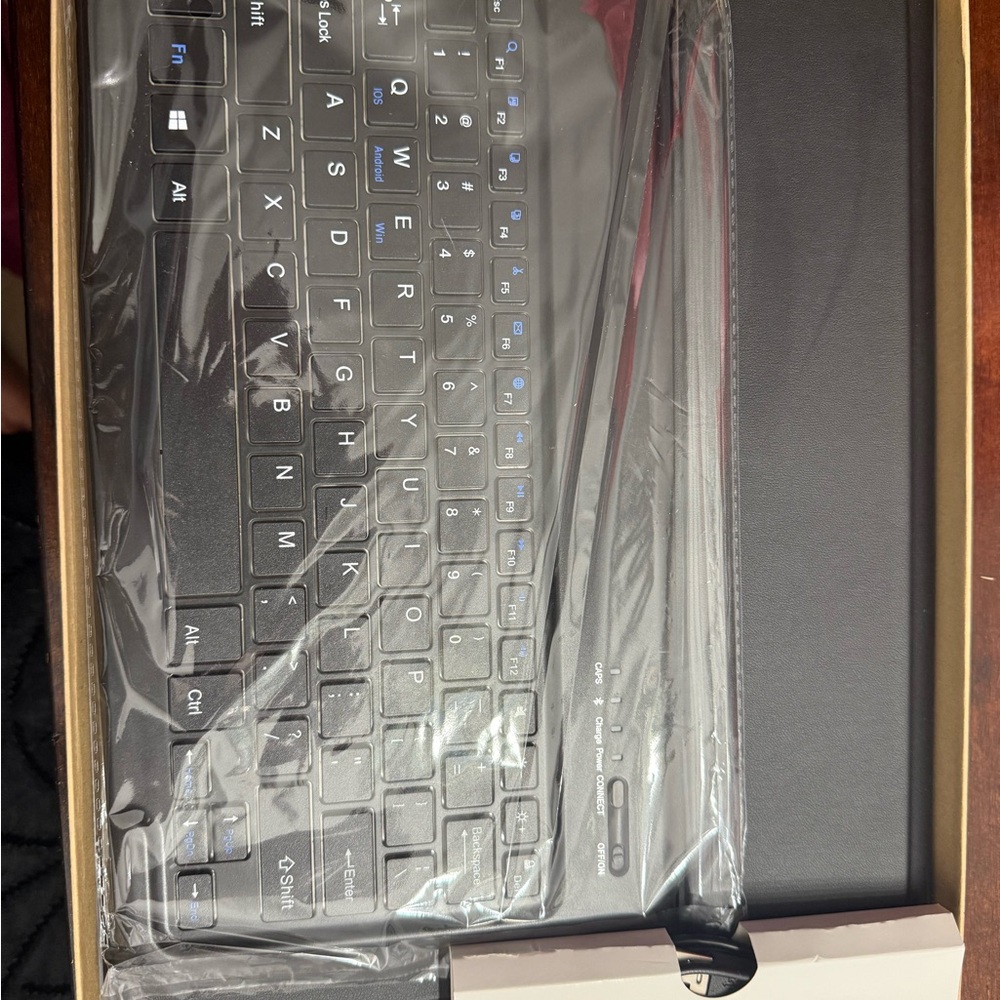 Black iPad 13 Tablet Case with Keyboard - Picture 6 of 6